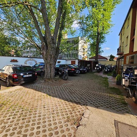 Hotel Adler Ческе-Будеёвице Экстерьер фото