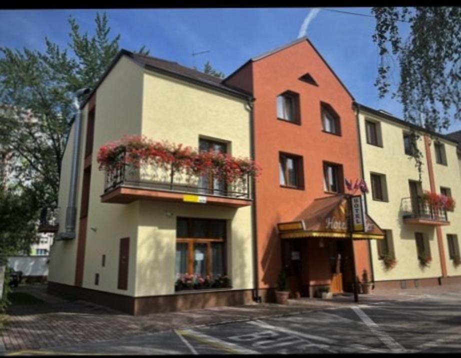 Hotel Adler Ческе-Будеёвице Экстерьер фото