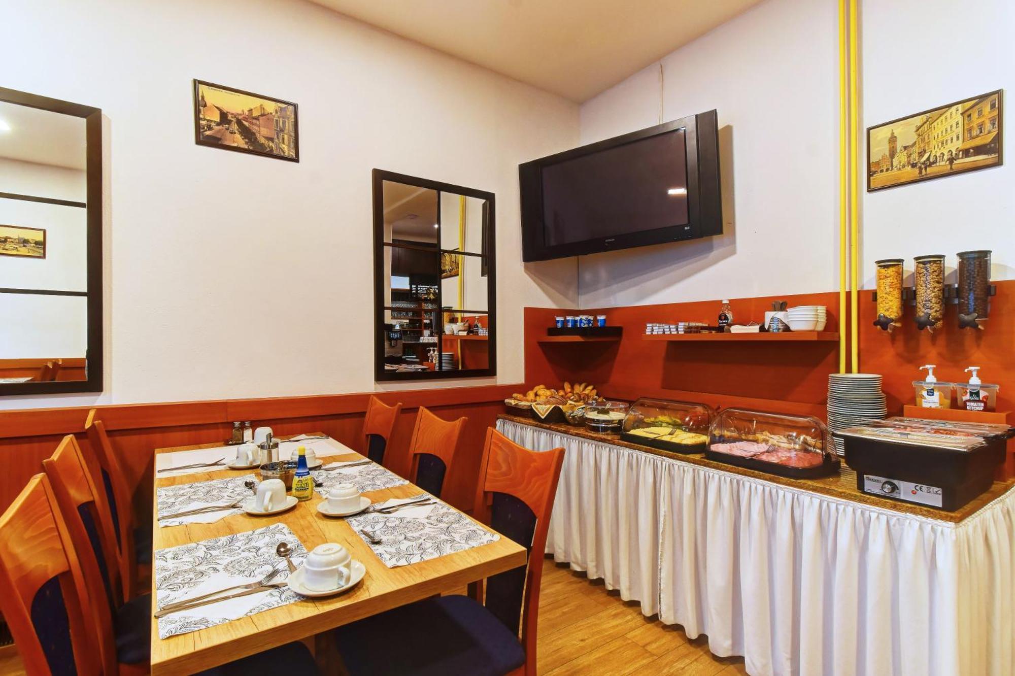 Hotel Adler Ческе-Будеёвице Экстерьер фото