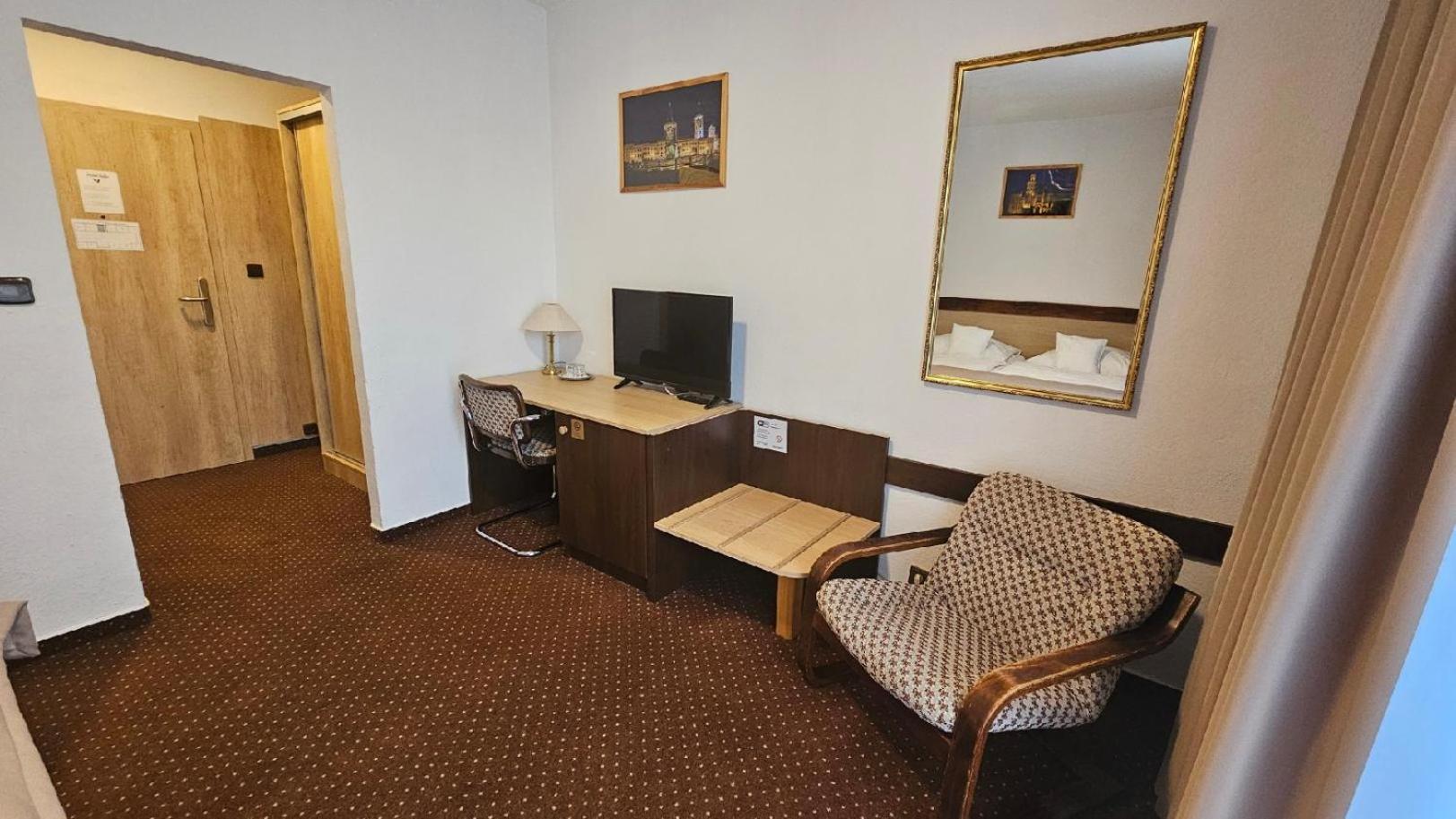 Hotel Adler Ческе-Будеёвице Экстерьер фото