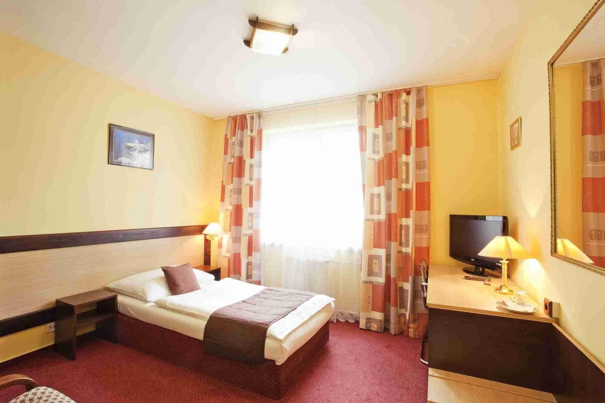 Hotel Adler Ческе-Будеёвице Экстерьер фото