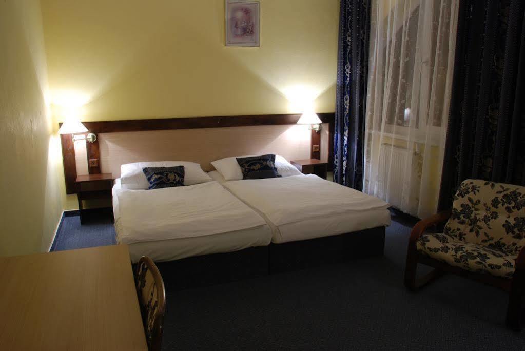 Hotel Adler Ческе-Будеёвице Экстерьер фото