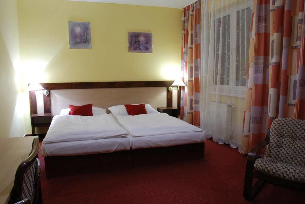 Hotel Adler Ческе-Будеёвице Экстерьер фото