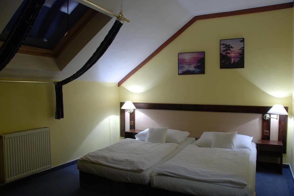 Hotel Adler Ческе-Будеёвице Экстерьер фото