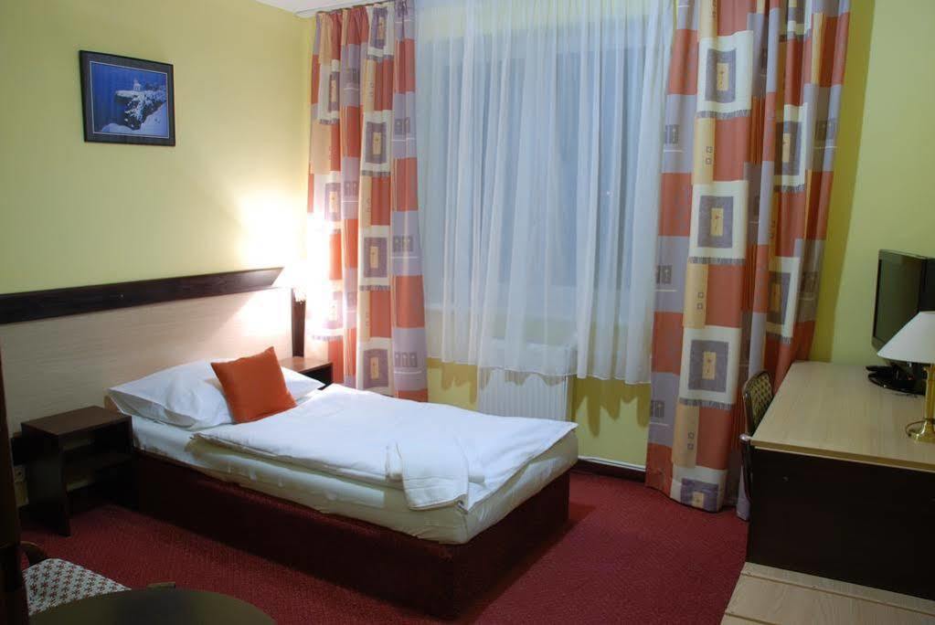 Hotel Adler Ческе-Будеёвице Экстерьер фото