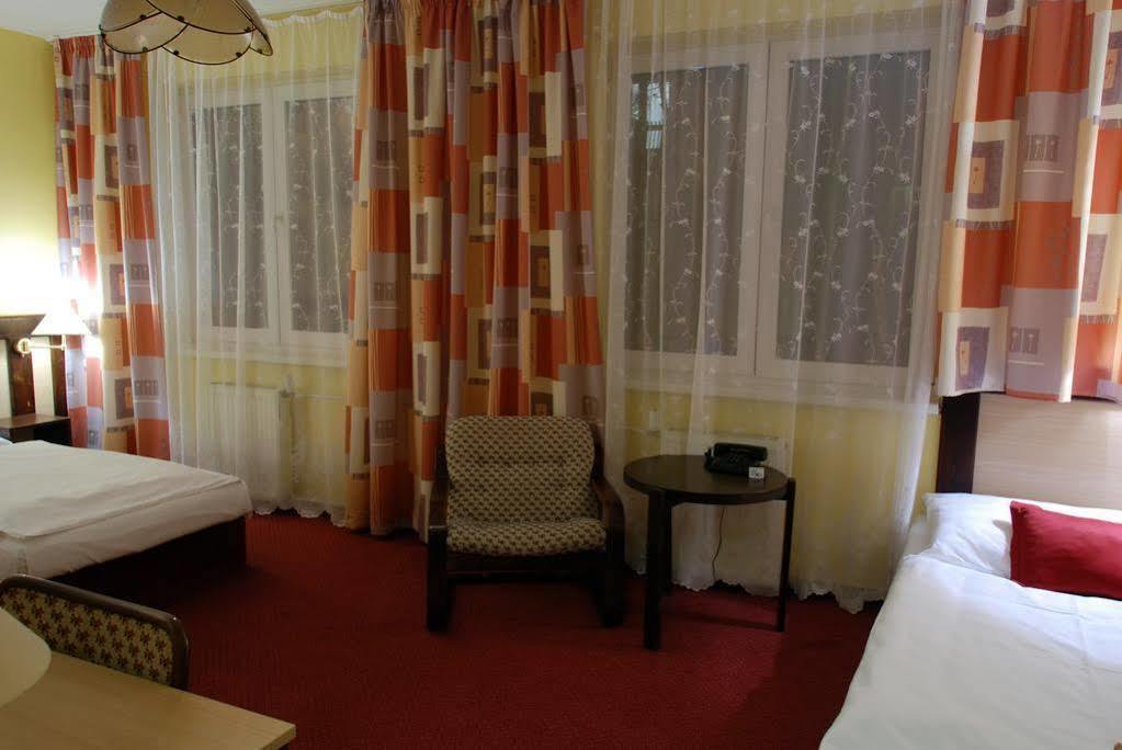 Hotel Adler Ческе-Будеёвице Экстерьер фото