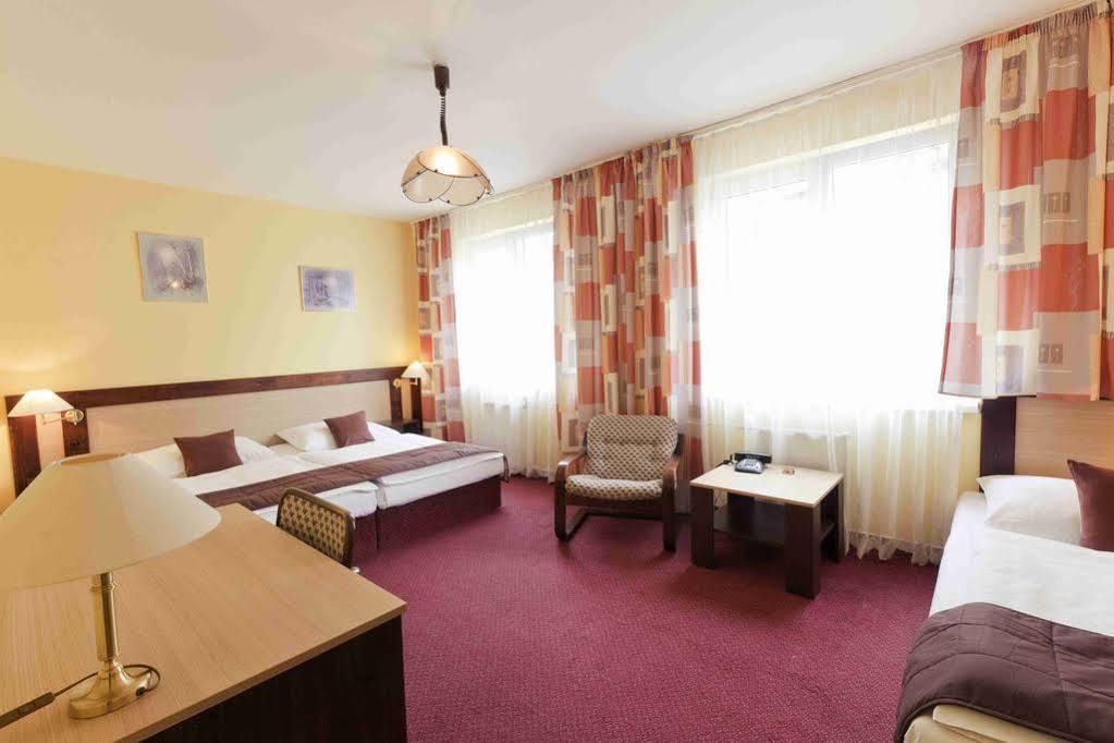 Hotel Adler Ческе-Будеёвице Экстерьер фото