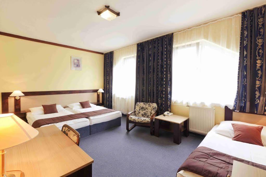 Hotel Adler Ческе-Будеёвице Экстерьер фото